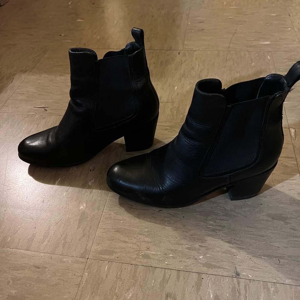 Thursday - Aria Boots